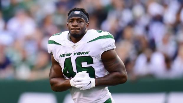 Linebacker Neville Hewitt